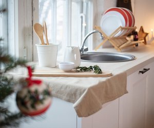 Weihnachtszauber am Küchenfenster: Mit diesen 4 schicken Gardinen von Bonprix!