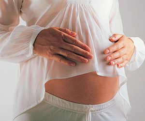 Sodbrennen und stiller Reflux in der Schwangerschaft: Das hilft!