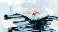 Schreibtisch organisieren: So sagt ihr dem Chaos den Kampf an