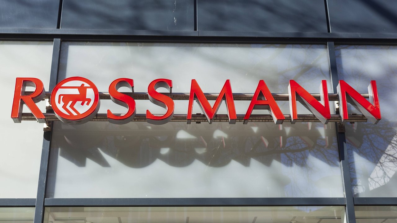 Bei Rossmann gibt es eine praktische Fahrradtasche mit Isolierfunktion.