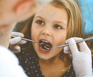 Zähneknirschen beim Kind oder Baby: Zahnarzt verrät, ob das gefährlich ist