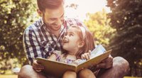 Papa liest ein Buch: Erziehungsratgeber für Väter