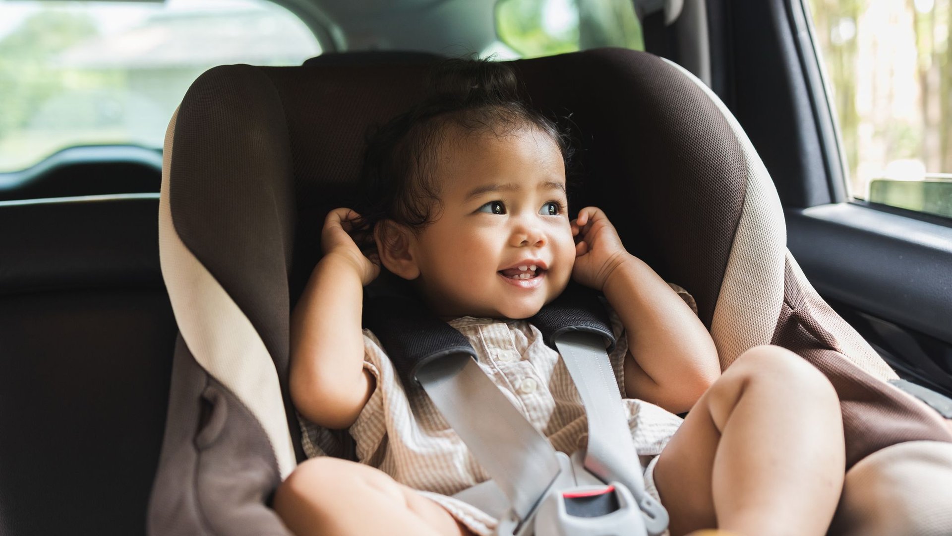 Im Auto mit dem Baby : Kindersitz, rückwärtsgerichtet (Gruppe 0 )!