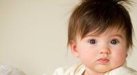 Baby-Haare: Haarausfall, Pflege und Haarfarbe