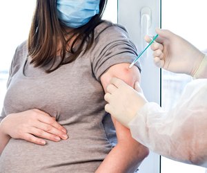 STIKO empfiehlt Corona-Impfung für Schwangere und Stillende