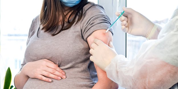 STIKO empfiehlt Corona-Impfung für Schwangere und Stillende