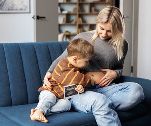 Geschwister-Alarm: Mit diesen 7 Montessori-Tipps bereitet ihr euer Kind auf den Neuzugang vor