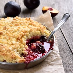 Zwetschgen-Crumble-Rezept: So einfach backt ihr den Herbst-Klassiker