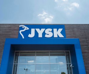 Frühlingsgefühle: Der Tischläufer von Jysk bringt jetzt schon die Blumen auf den Tisch