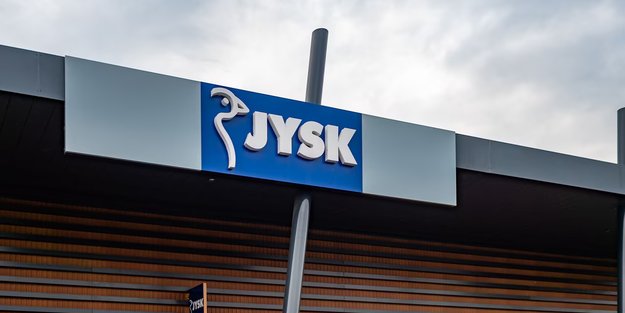 Hochwertiges Design: Dieser weiße Nachttisch von Jysk ist ein echter Blickfang