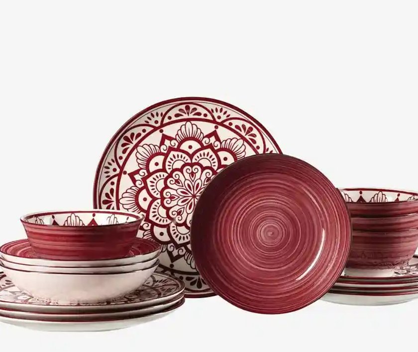 Ein rotes Tafelset aus 16 Teilen vor einem hellen Hintergrund