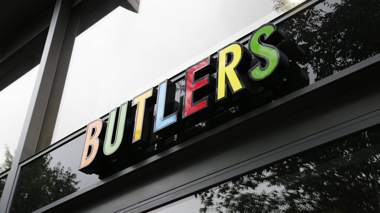 Zauberhafte Momente sind mit der BLUE MAROCCO Laterne von Butlers vorprogrammiert.