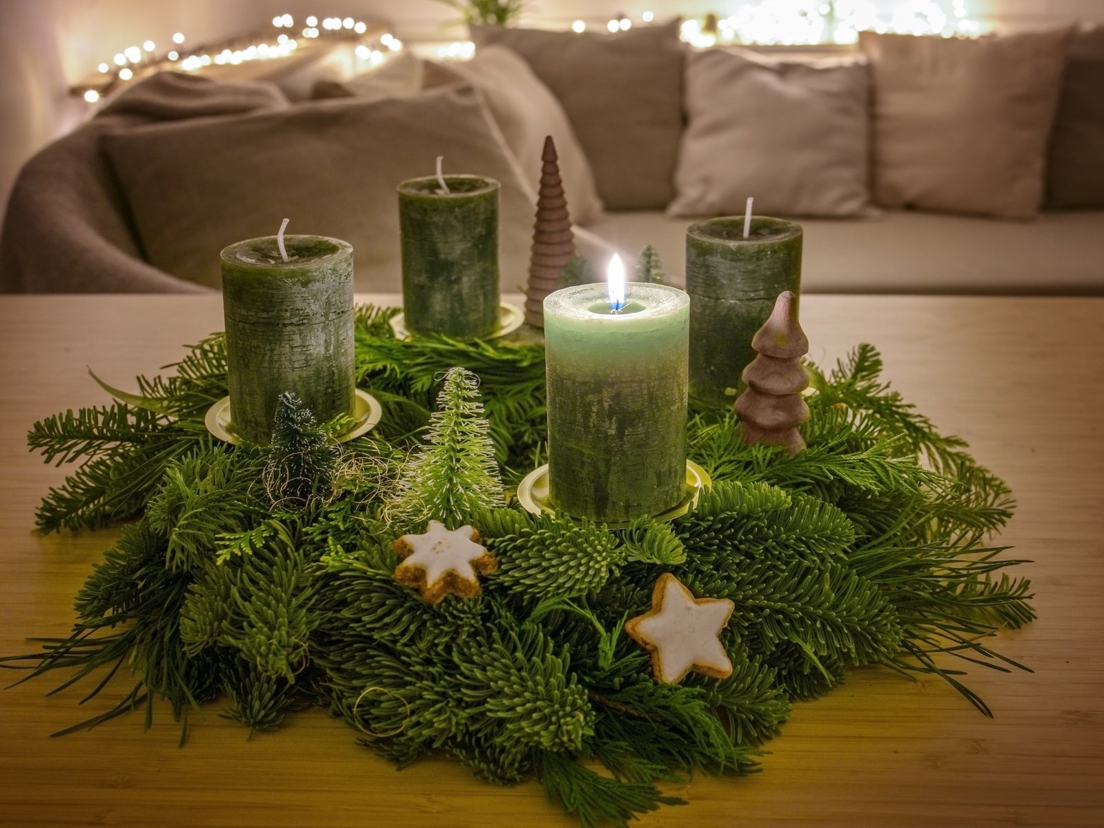 Tradition trifft Trend: 4 Adventskränze voller Weihnachtszauber