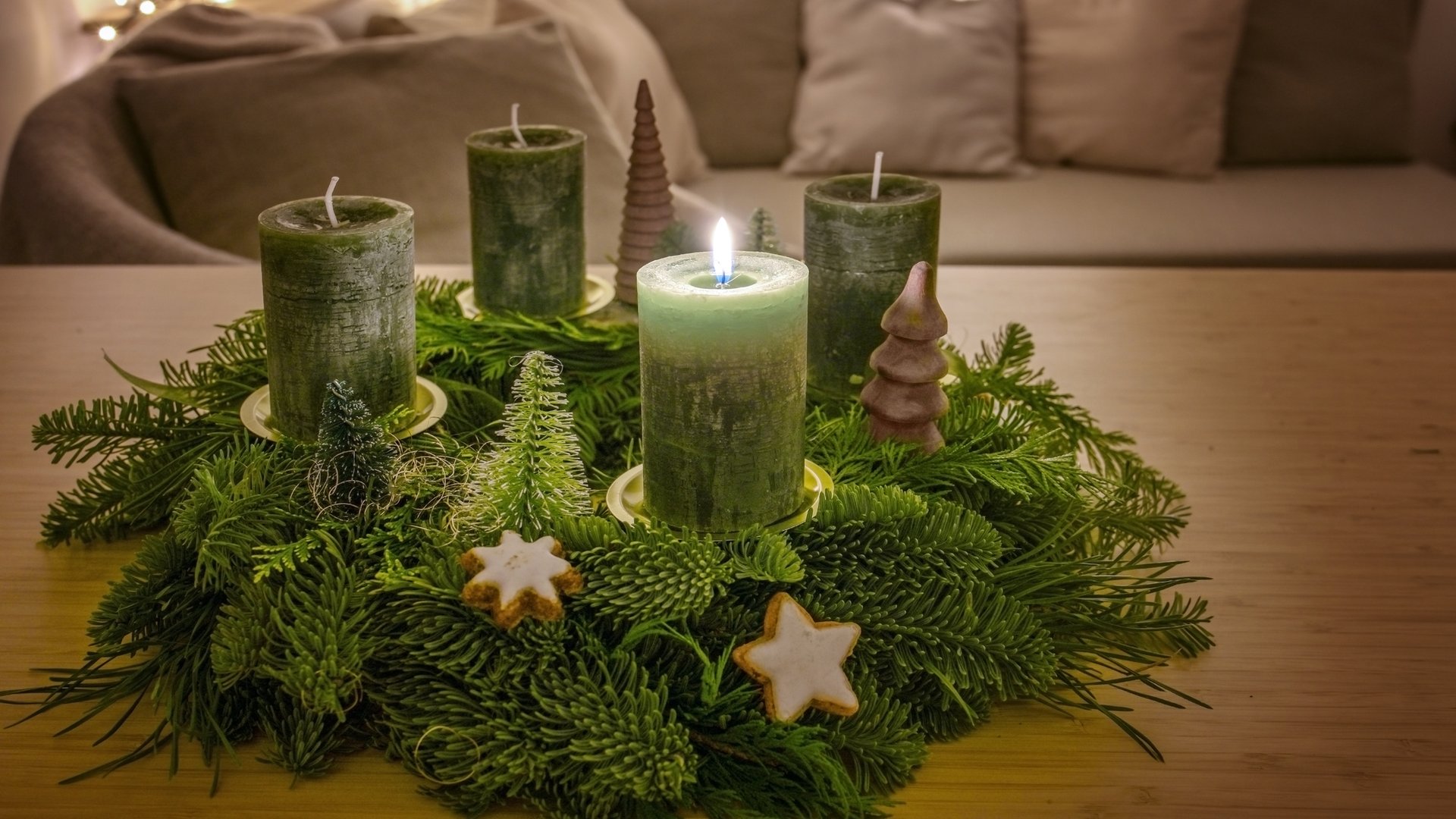 Tradition trifft Trend: 4 Adventskränze voller Weihnachtszauber
