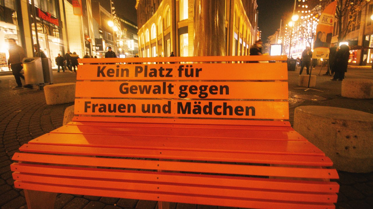 News Themen der Woche KW47 News Bilder des Tages Action Against Violence Against Women In Cologne A orange chairs with message no place for violence against women and girls were seen in the city center of Cologne, Germany on November 25, 2021 to bring awareness of violence against women. Cologne Germany PUBLICATIONxNOTxINxFRA Copyright: xYingxTangx originalFilename:tang-notitle211125_nprKx.jpg
