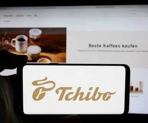 Herbstlicher Grobstick-Look: Dieser zauberhafte Tchibo-Cardigan dürfte in Hermines Hogwarts-Gepäck nicht fehlen!