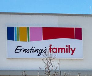 Frühlingszauber fürs Wohnzimmer: Die schicke Blumengirlande von Ernsting's family