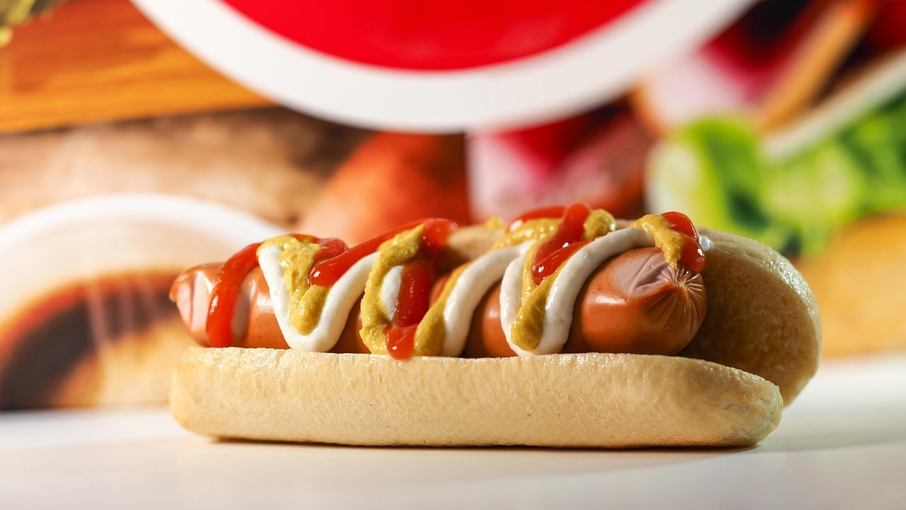 Den leckeren Hotdog kannst du dir in der Schwangerschaft auf jeden Fall schmecken lassen.
