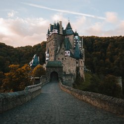 Mittelalter-Abenteuer: Aus diesen Burgen übernachtet ihr wie Ritter