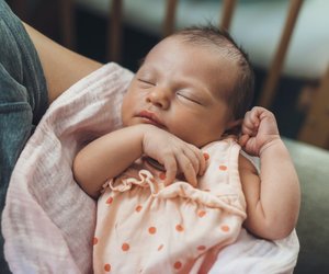 Diese 21 Glückwünsche zur Geburt eines Mädchens sind so süß – du willst sie ALLE versenden