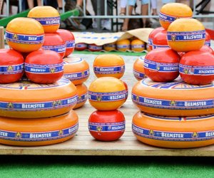 Edamer und Emmentaler: Worin unterscheiden sich die Käsesorten? 