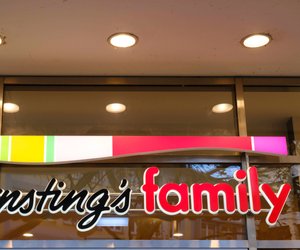 Feierlich und kreativ: Der Zahl-Kerzenhalter von Ernsting's Family macht den Geburtstag perfekt