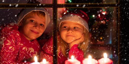 Zauberhaft: Deshalb bilden sich im Winter manchmal Eisblumen am Fenster