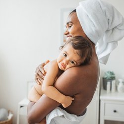 Gefährlicher Beauty-Trend? Warum Retinol in der Stillzeit Folgen haben kann