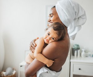 Gefährlicher Beauty-Trend? Warum Retinol in der Stillzeit Folgen haben kann