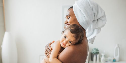 Gefährlicher Beauty-Trend? Warum Retinol in der Stillzeit Folgen haben kann