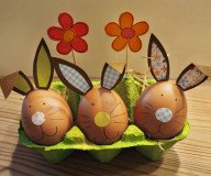 Basteln für Ostern: Ostereier als Hasen dekorieren