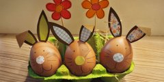 Basteln für Ostern: Ostereier als Hasen dekorieren