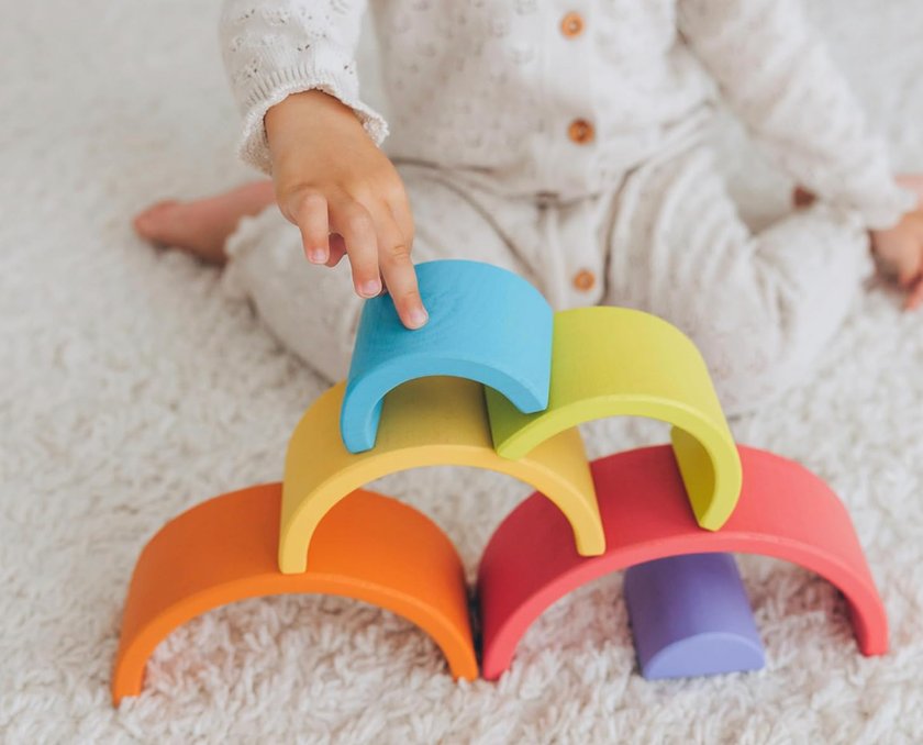 Montessori Regenbogen als Geschenk-Tipp für 1-Jährige