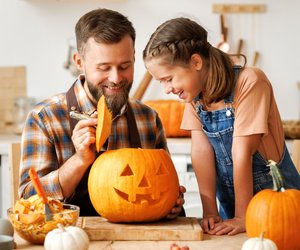 Kürbisgesichter schnitzen: 6 Tipps für eine gelungene Halloween-Dekoration