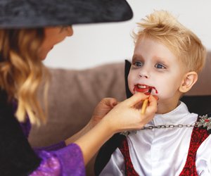 Vampir schminken für Halloween: So geht es in 4 Schritten