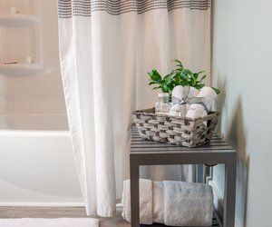 Duschvorhang waschen: Ein paar einfache Möglichkeiten