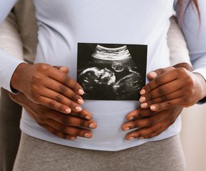 Mutterschaftsrichtlinien: Regeln zur medizinischen Betreuung in Schwangerschaft & bei Geburt