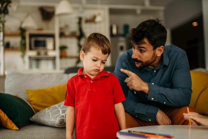 Weil ich es sage - Vater bestimmt gegenüber seinem Sohn, wo es lang geht