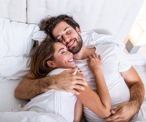 Wie ihr wieder Schwung in euer Liebesleben bringt: ein kleiner Sexratgeber zum Anhören