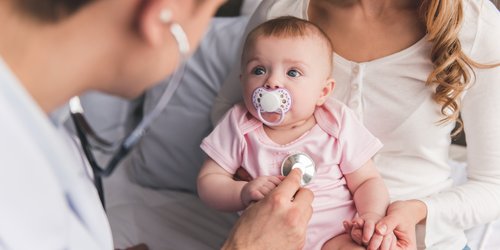 15 Irrtümer zu Beikost & Stillen, die selbst Ärzte uns immer noch erzählen