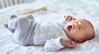 Baby nachts anziehen: Nicht zu kalt und nicht zu warm