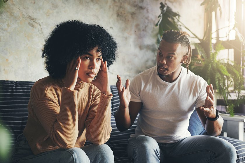 Reaktionen auf Sätze: Paar in hitziger Diskussion