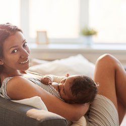 Mehr Kuscheln, weniger Stress: Gadgets für die Stillzeit, die euer Leben erleichtern
