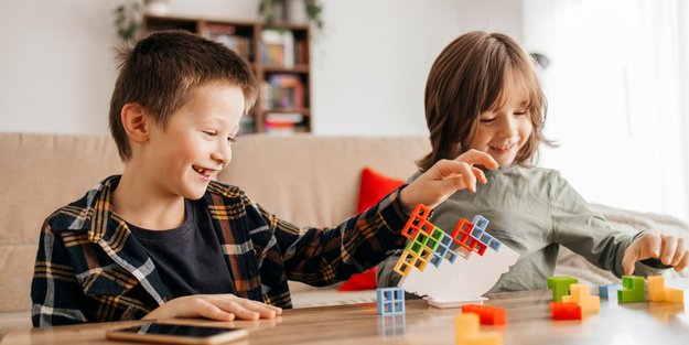 Die 17 besten Spiele für Vorschulkinder: Spielerisch fit für die Schule