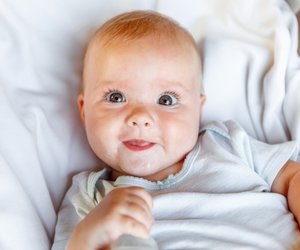 Klangvoll und schön: 25 viersilbige Vornamen für euer Baby