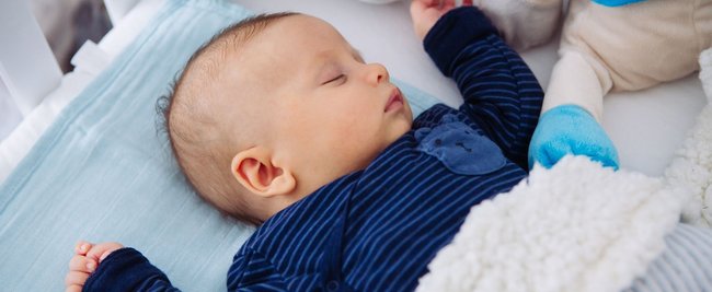Baby schlafen legen: Auf diese 25 Dinge sollten wir Eltern unbedingt achten