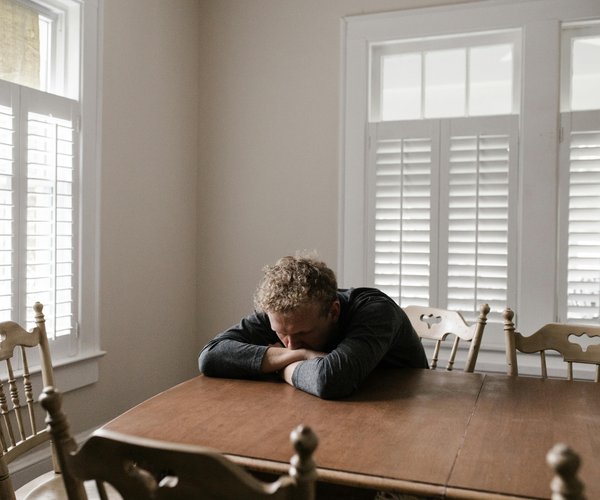 Was bedeutet „Bestie“? So verwendest du das Slangwort richtig