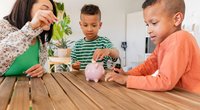 Taschengeld­tabelle 2025: Wie viel Geld ist für ein Kind angemessen?