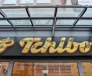 Farbenfrohe Vorboten des Frühlings: Tchibo verkauft wunderschöne Dekokissen