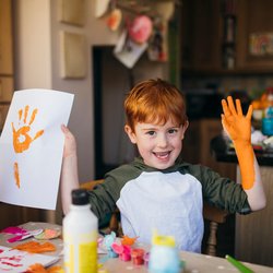 Muttertags­geschenke basteln: 24 neue DIY-Ideen für Kinder